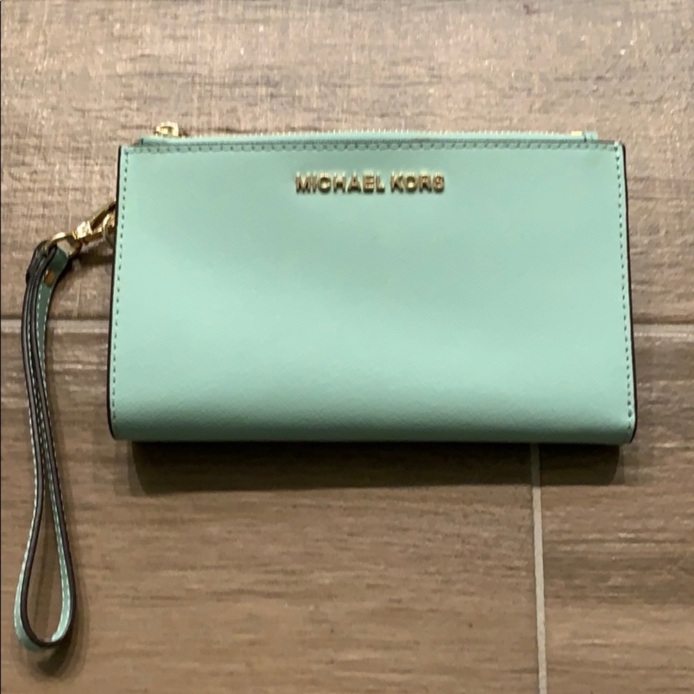 Michael Kors smartphone wristlet